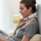 CalmiLux™ RelaxPro – Elektrisches Nacken - & Schultermassagegerät mit Wärmefunktion für Entspannung & Wellness – exklusiv bei CalmiLux™